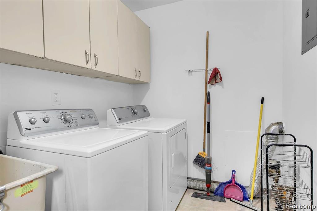 7518 Hazelton Street, Dearborn Heights, MI 48127 — Photo 16