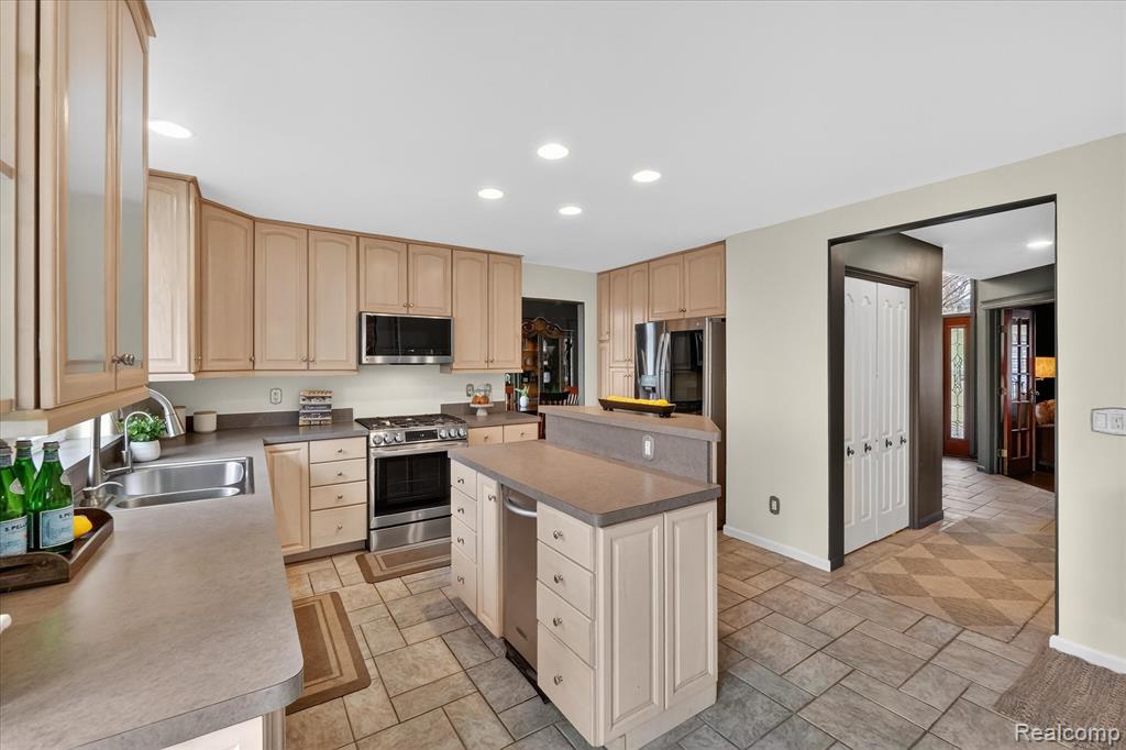 10384 Overhill Drive, Brighton, MI 48114 — Photo 11