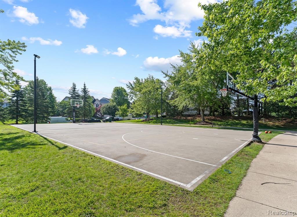 6060 Balmoral Way, Commerce Twp, MI 48382 — Photo 54