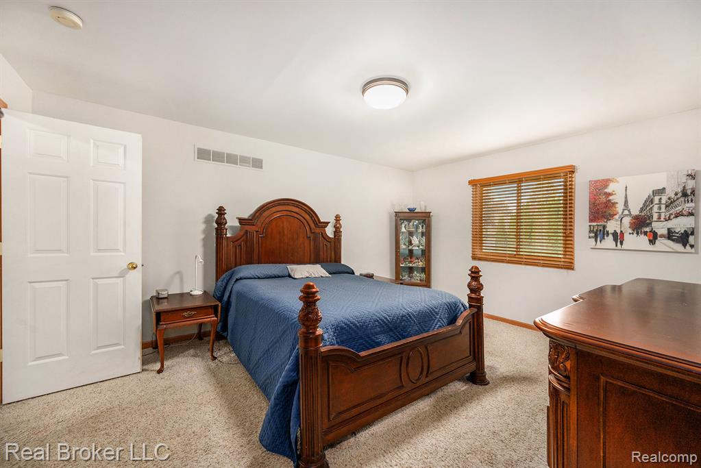 50155 OXFORD Drive, Macomb, MI 48044 — Photo 9