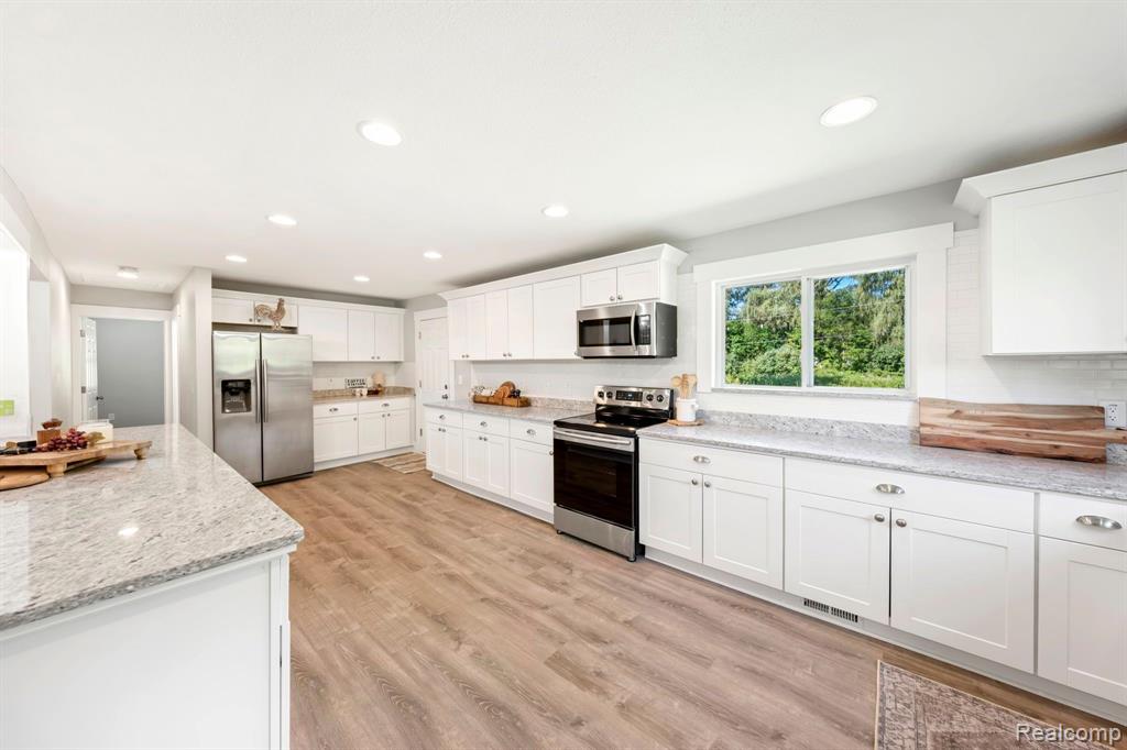 5461 W COON LAKE Road, Howell, MI 48843 — Photo 14