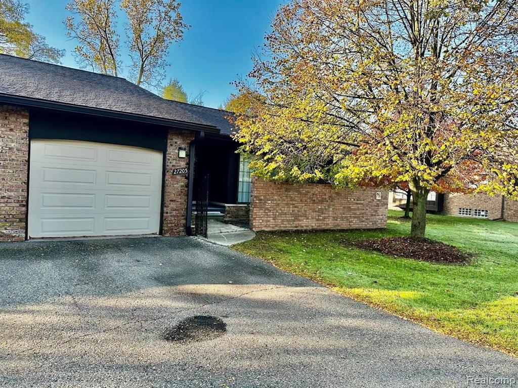 27205 CUMBERLAND, Southfield, MI 48033 — front exterior