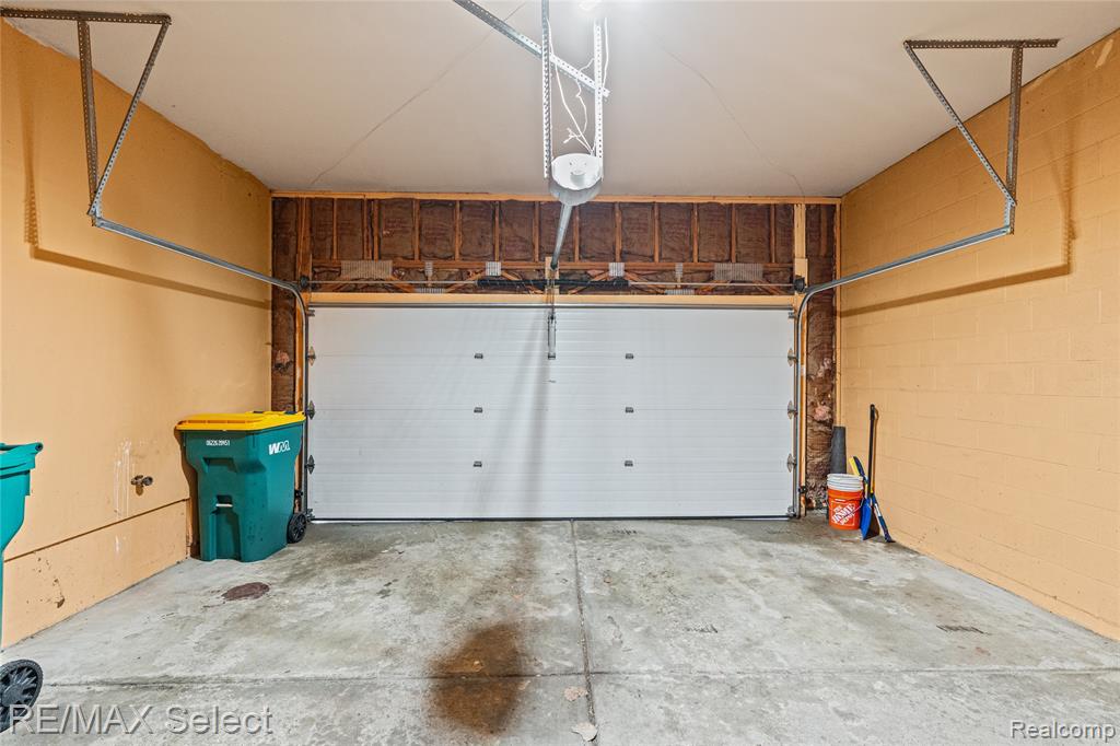 580 Oakbrook Circle, Flushing, MI 48433 — Photo 41