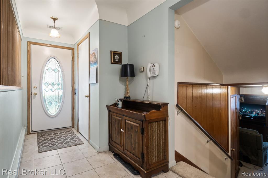 6110 WHITEFIELD Street, Dearborn Heights, MI 48127 — Photo 3