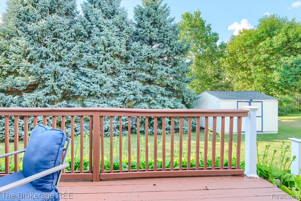 5281 Magnolia Drive, Grand Blanc, MI 48439 — Photo 10