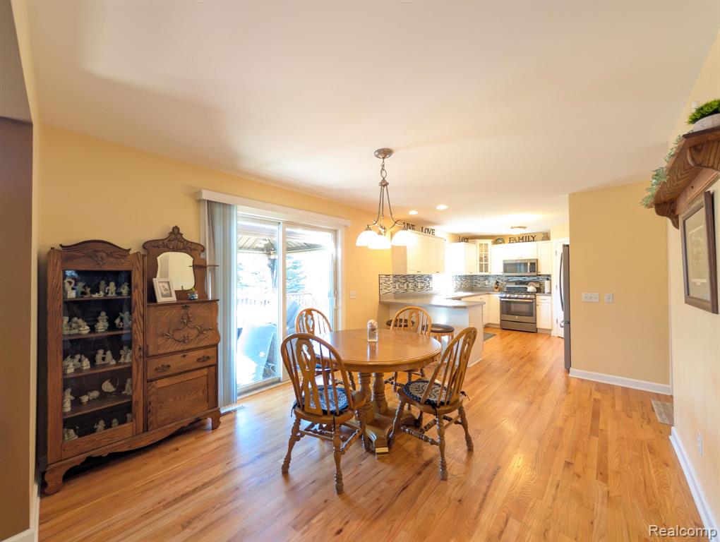 5441 Meadow Creek Court, Flint, MI 48532 — Photo 13