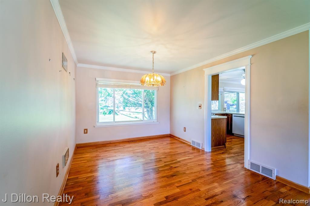 9121 TAVISTOCK Drive, Plymouth, MI 48170 — Photo 13