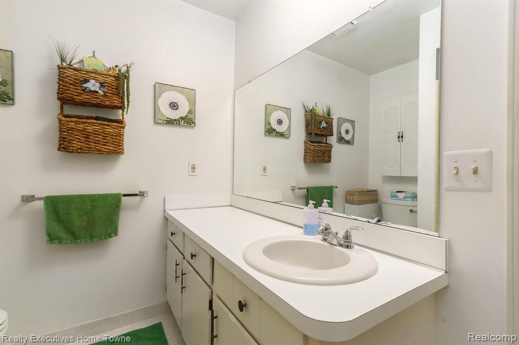42509 ELDON Circle, Clinton Twp, MI 48038 — Photo 15