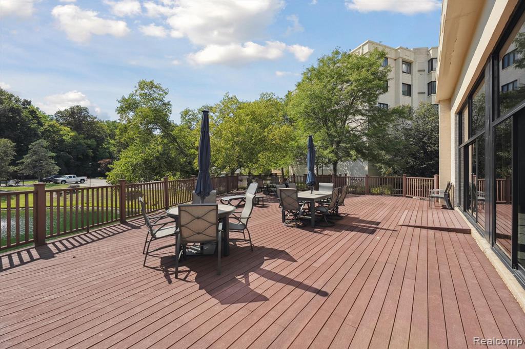 43050 12 Oaks Crescent Drive, 2066, Novi, MI 48377 — Photo 35