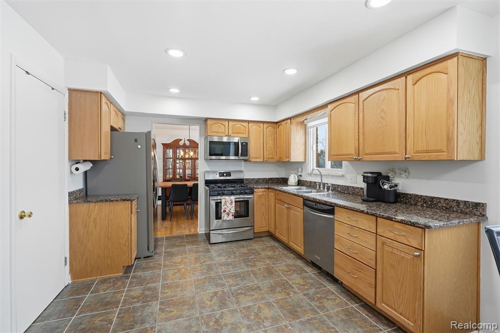 39563 Cadborough Drive, Clinton Twp, MI 48038 — Photo 9