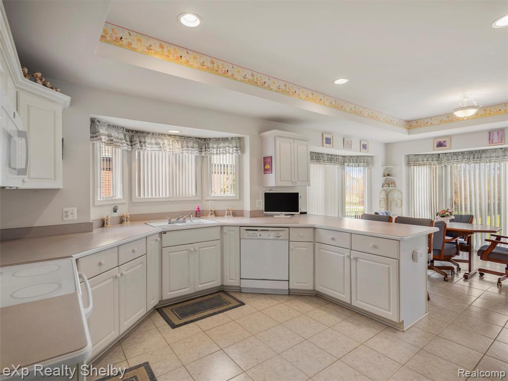 49088 Lehr Drive, Macomb, MI 48044 — Photo 11