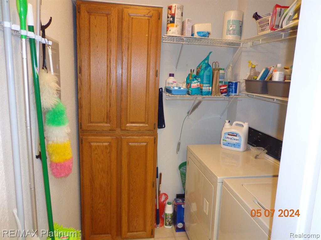 620 CURZON Court, 102, Howell, MI 48843 — Photo 4