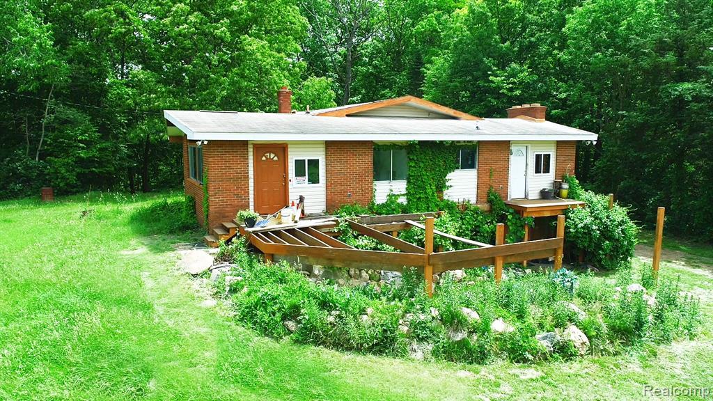 1050 Teggerdine Road, White Lake, MI — Photo 14