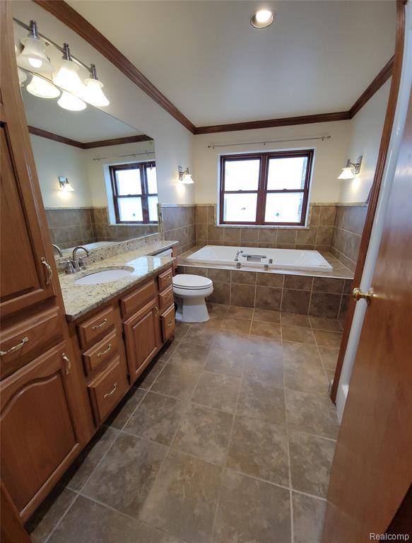 890 Tyrone Avenue, Waterford, MI 48328 — Photo 9