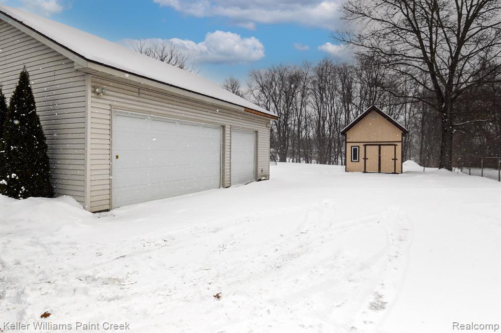 635 JOSLYN Road, Lake Orion, MI 48362 — Photo 27