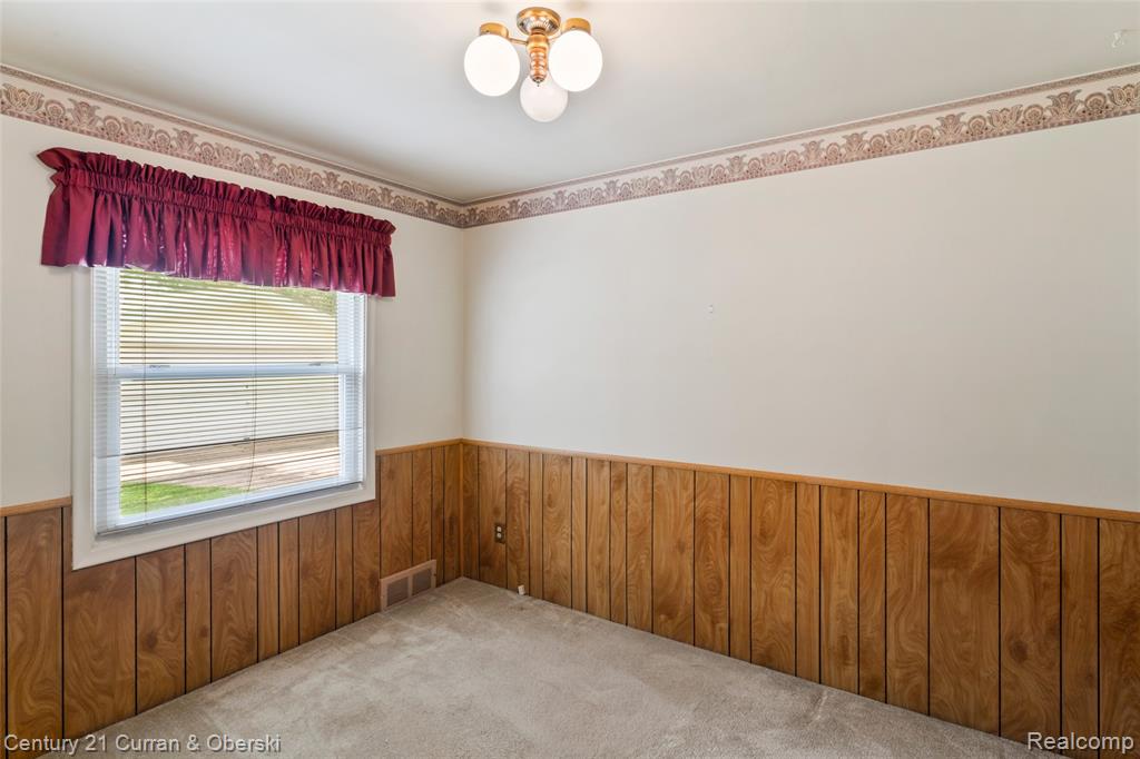 9235 Texas Street, Livonia, MI 48150 — Photo 15