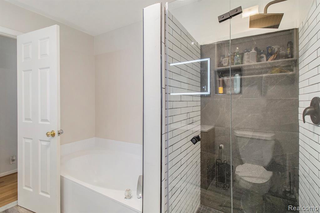5204 Royal Vale Lane, Dearborn, MI 48126 — Photo 16