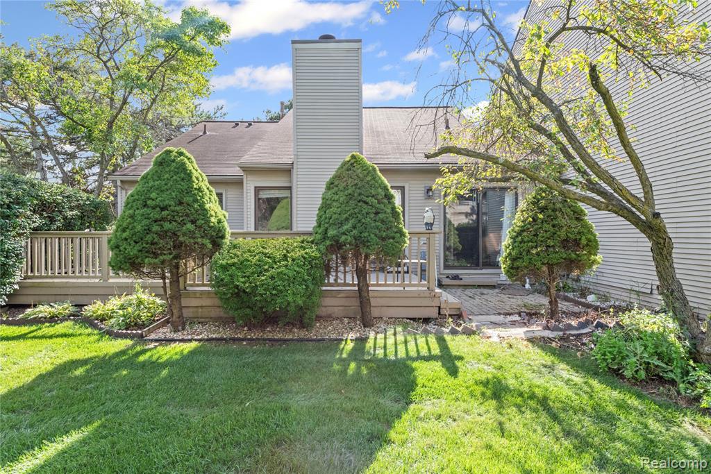 586 Ashley Circle, Rochester Hills, MI 48307 — Photo 32