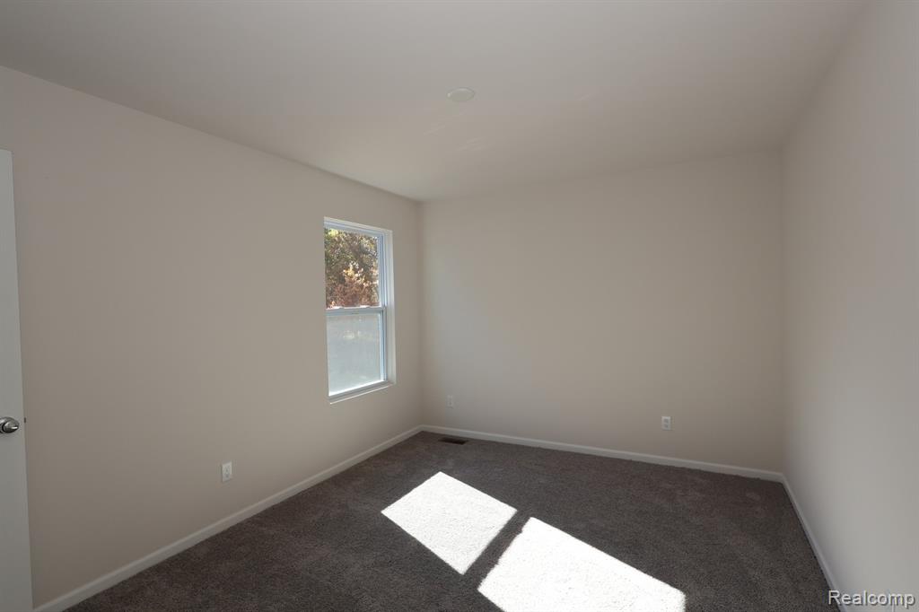 439 Hidden River W, Holly, MI 48442 — Photo 9