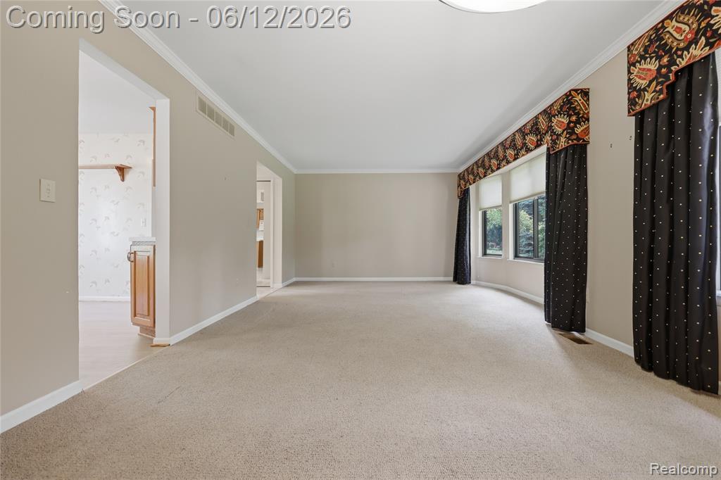 640 Longfellow Drive, Troy, MI 48085 — Photo 9