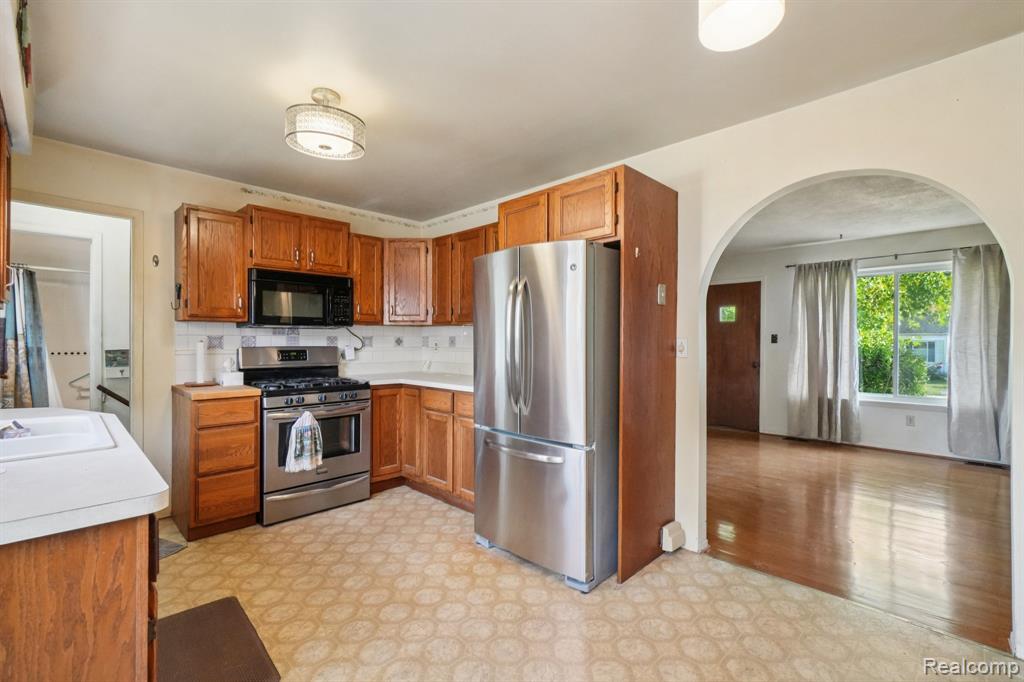 683 Clara Avenue, Pontiac, MI 48340 — Photo 6