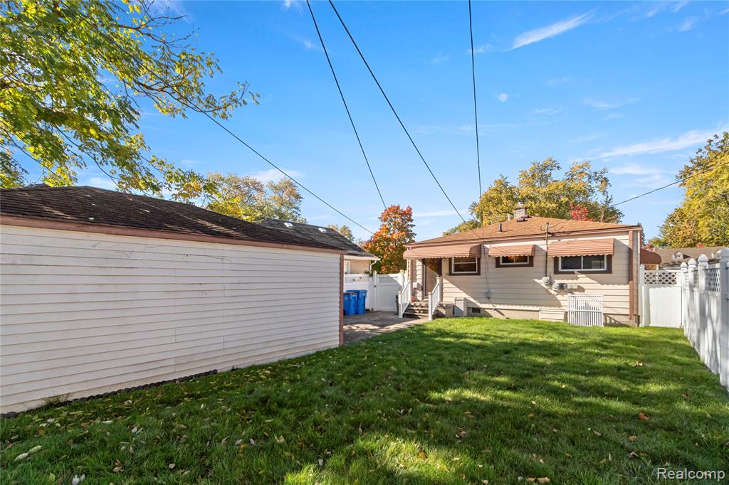 4915 Raymond Avenue, Dearborn Heights, MI 48125 — Photo 25