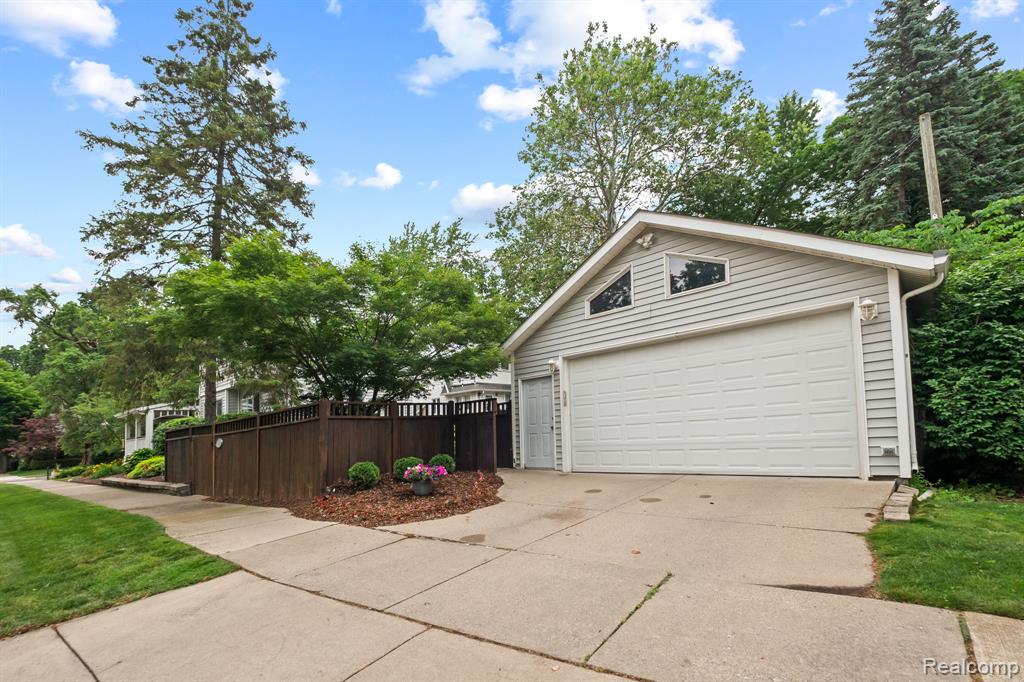 902 E 6th Street, Royal Oak, MI 48067 — Photo 34