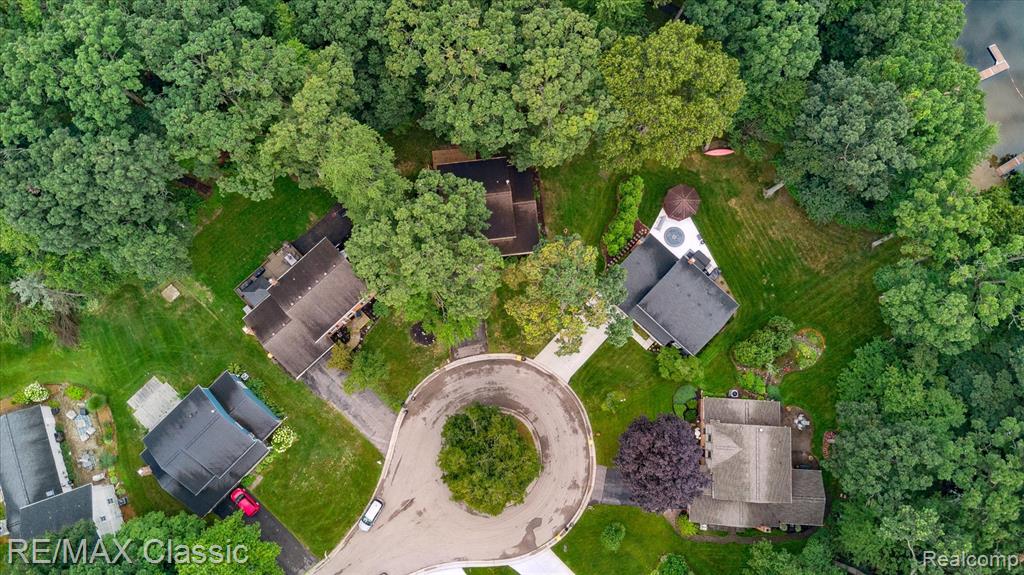1561 Waters Edge Court, Wixom, MI 48393 — Photo 61
