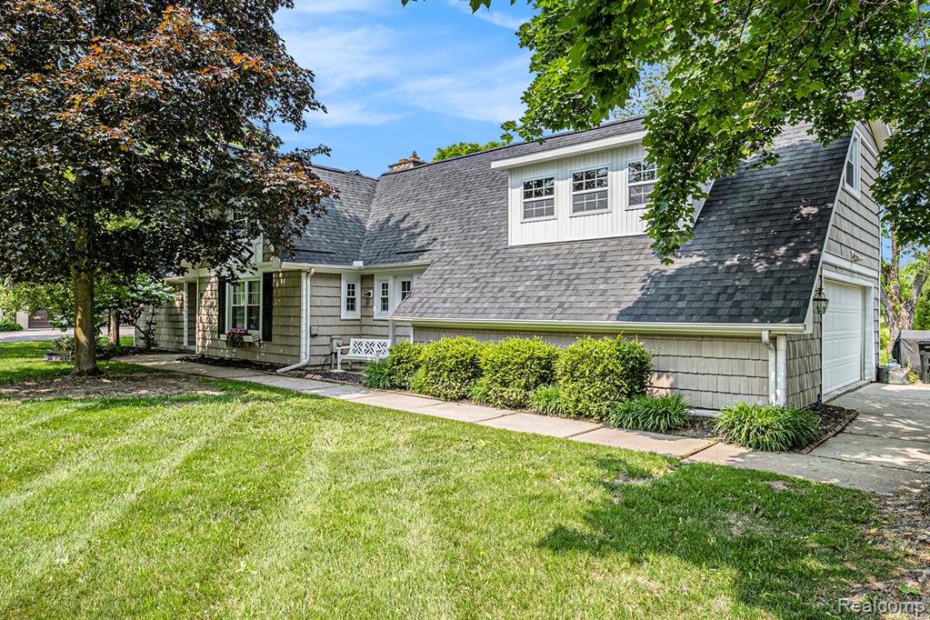 9818 BURNING TREE Drive, Grand Blanc, MI 48439 — Photo 3