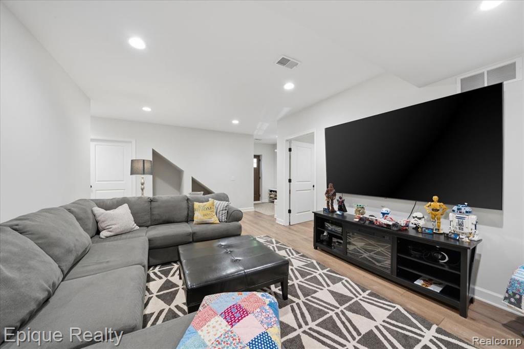 114 Bellevue Avenue, Lake Orion, MI 48362 — Photo 10