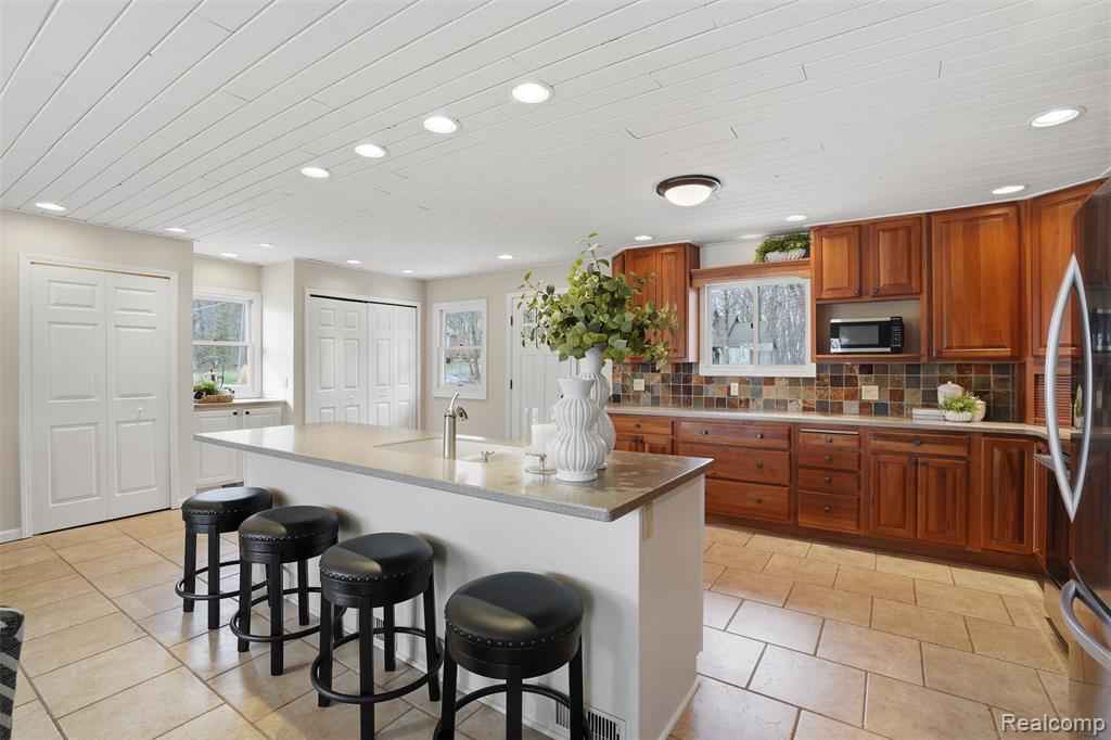 5370 Edgelake Drive, Pinckney, MI 48169 — Photo 9