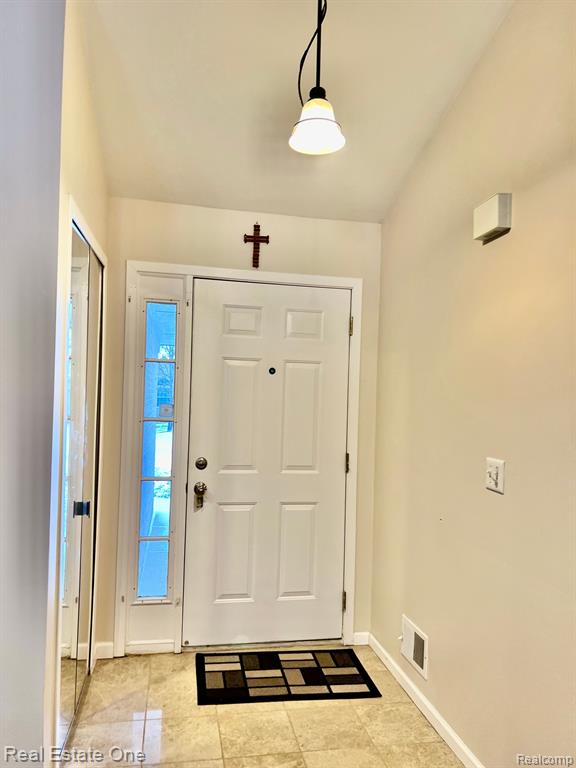240 WINDING BROOK, 104, Commerce Twp, MI 48390 — Photo 5