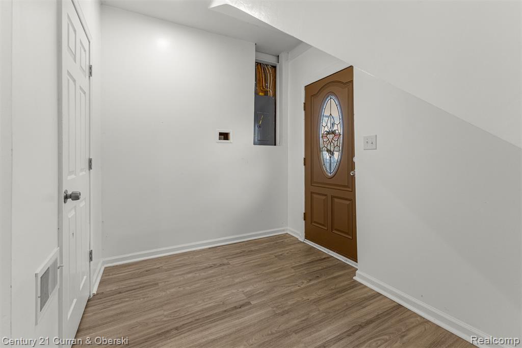 9 Walnut Street, Wyandotte, MI 48192 — Photo 28
