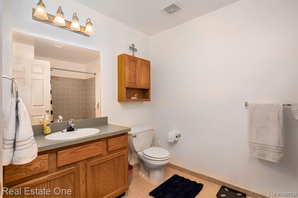 1948 FLAGSTONE Circle, Rochester, MI 48307 — Photo 20