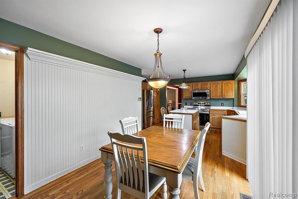 10161 LONGFORD Drive, South Lyon, MI 48178 — Photo 46
