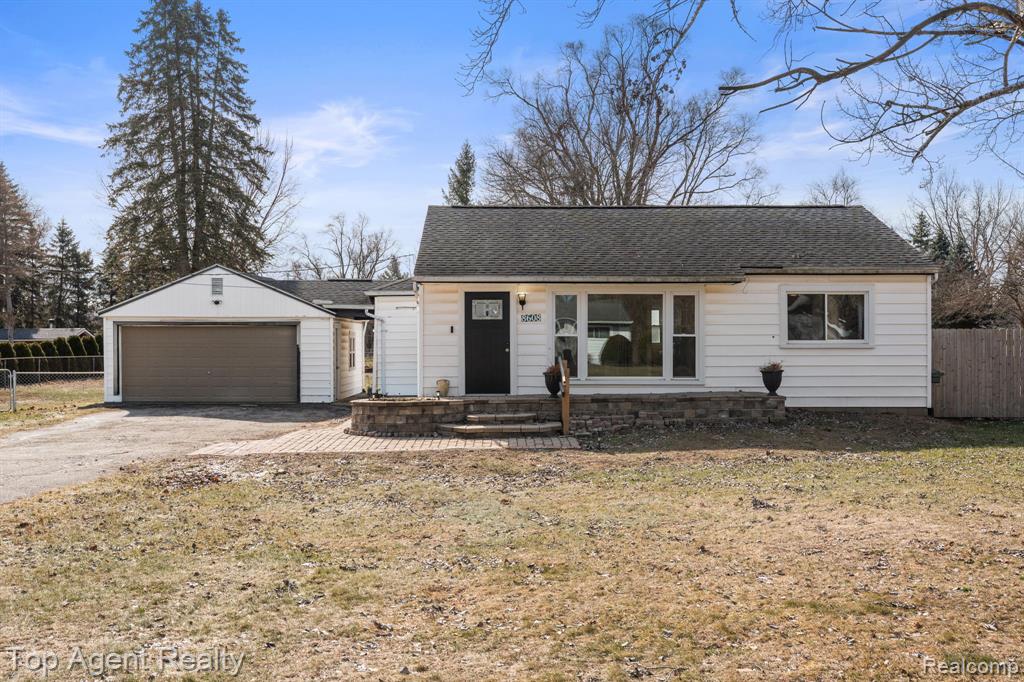 8608 Grace st Street, Shelby Twp, MI 48317 — Photo 2