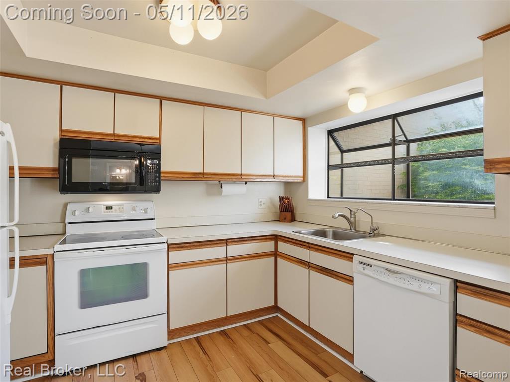 42115 E Edward Drive, Clinton Twp, MI 48038 — Photo 15