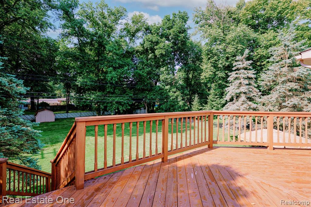 454 Lesdale Drive, Troy, MI 48085 — Photo 45