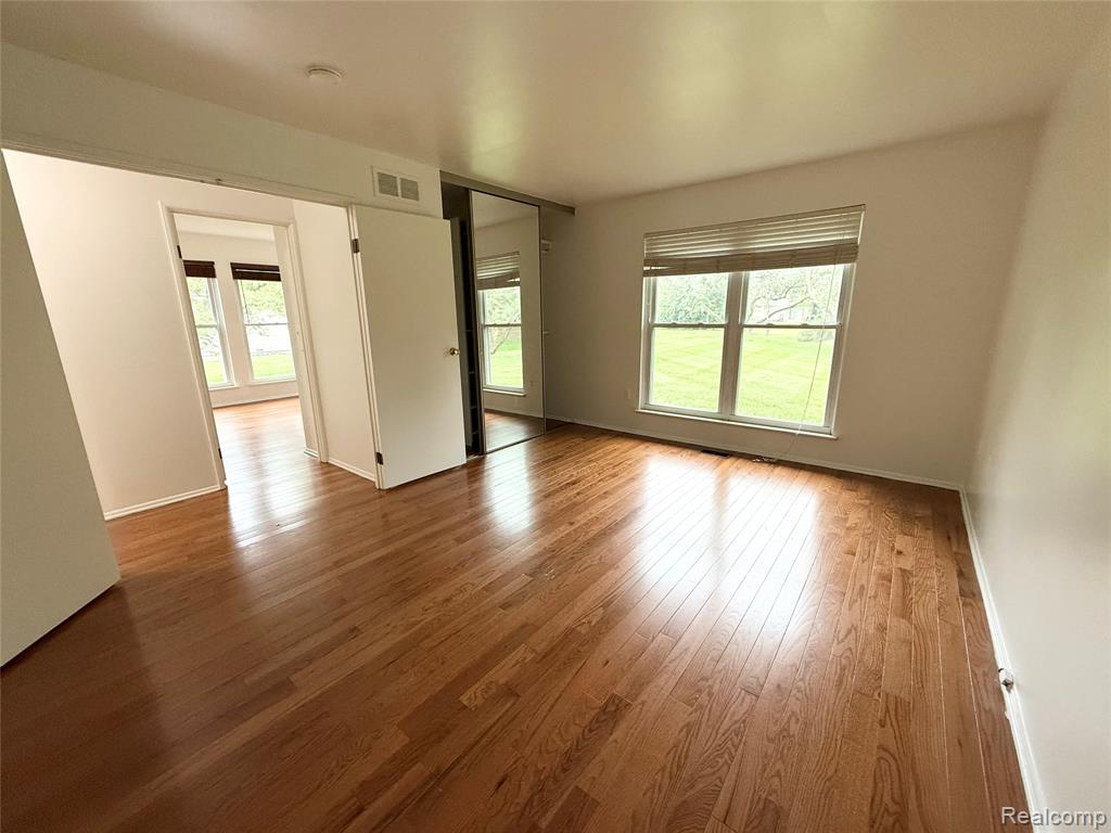 39613 Village Wood Ln, Novi, MI — Photo 16