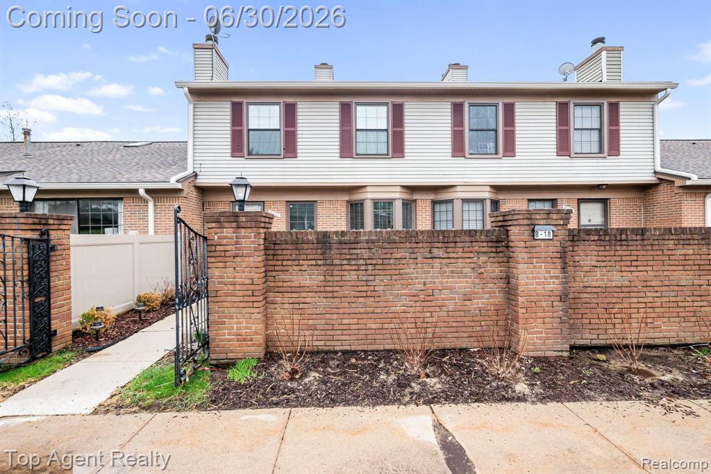 38887 Country Circle, Farmington Hills, MI 48331 — front exterior