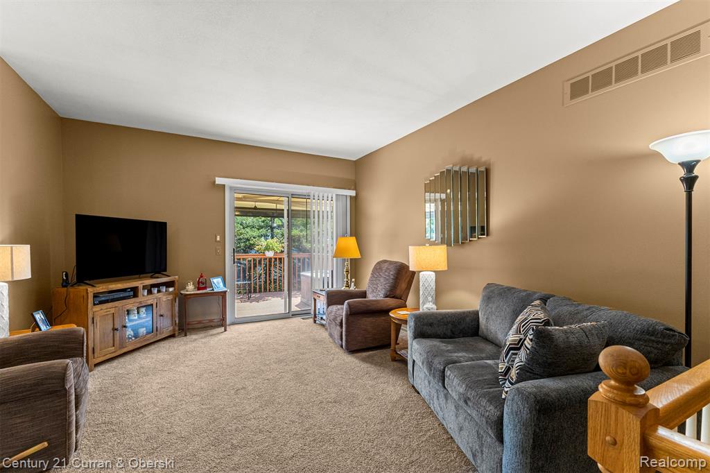 698 Ravencrest Lane, Westland, MI — Photo 14