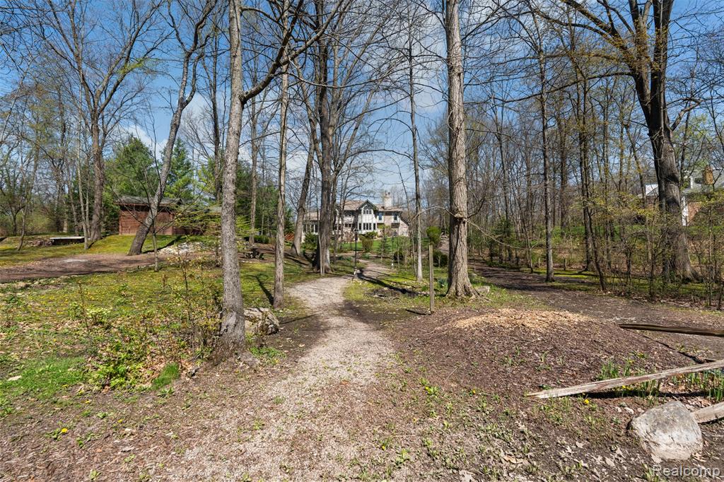 561 Valley Drive, Milford, MI 48381 — Photo 65