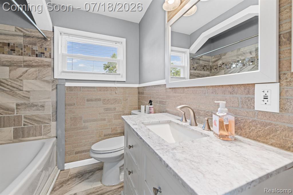 8950 Brentwood Street, Livonia, MI 48150 — Photo 12