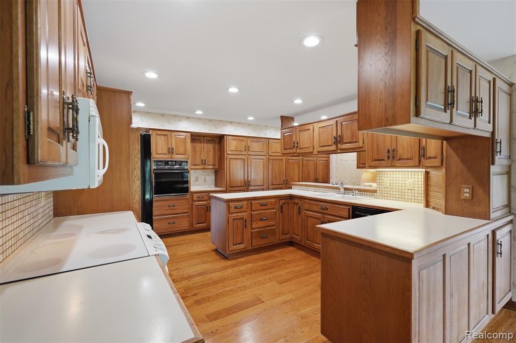 9277 Burning Tree Drive, Grand Blanc, MI 48439 — Photo 19