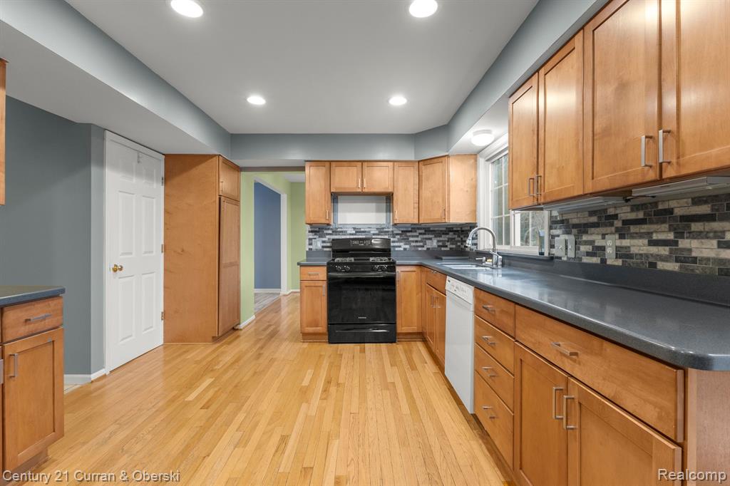 3052 TURNBERRY Lane E, Ann Arbor, MI 48108 — Photo 18