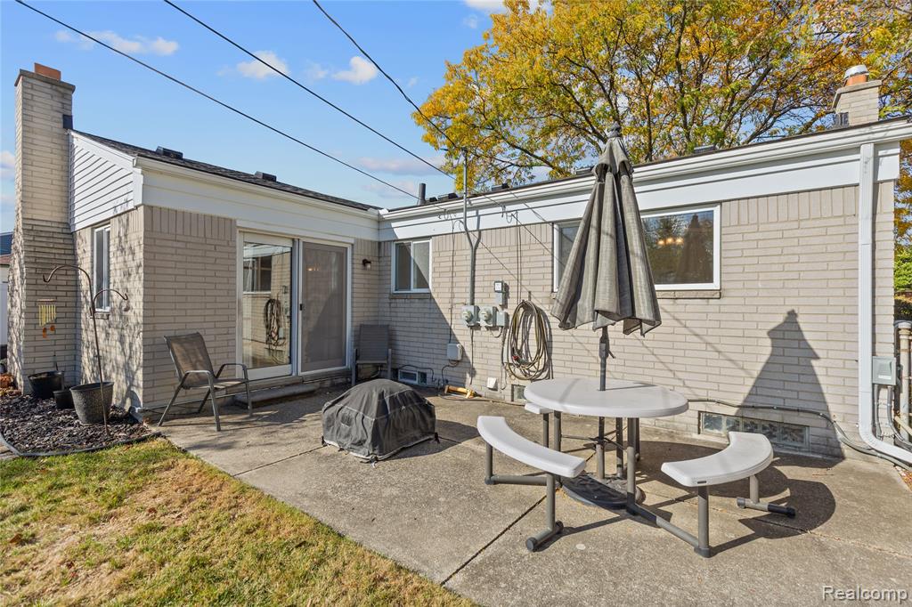 922 Canterbury Drive, Madison Heights, MI 48071 — Photo 35