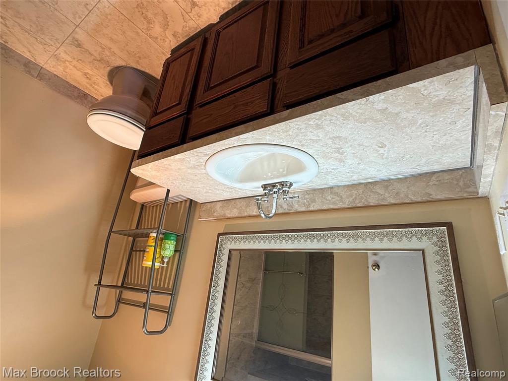 6670 Maple Lakes Drive, West Bloomfield, MI — Photo 17