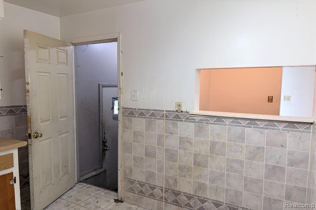 9377 Bessemore Street, Detroit, MI 48213 — Photo 9