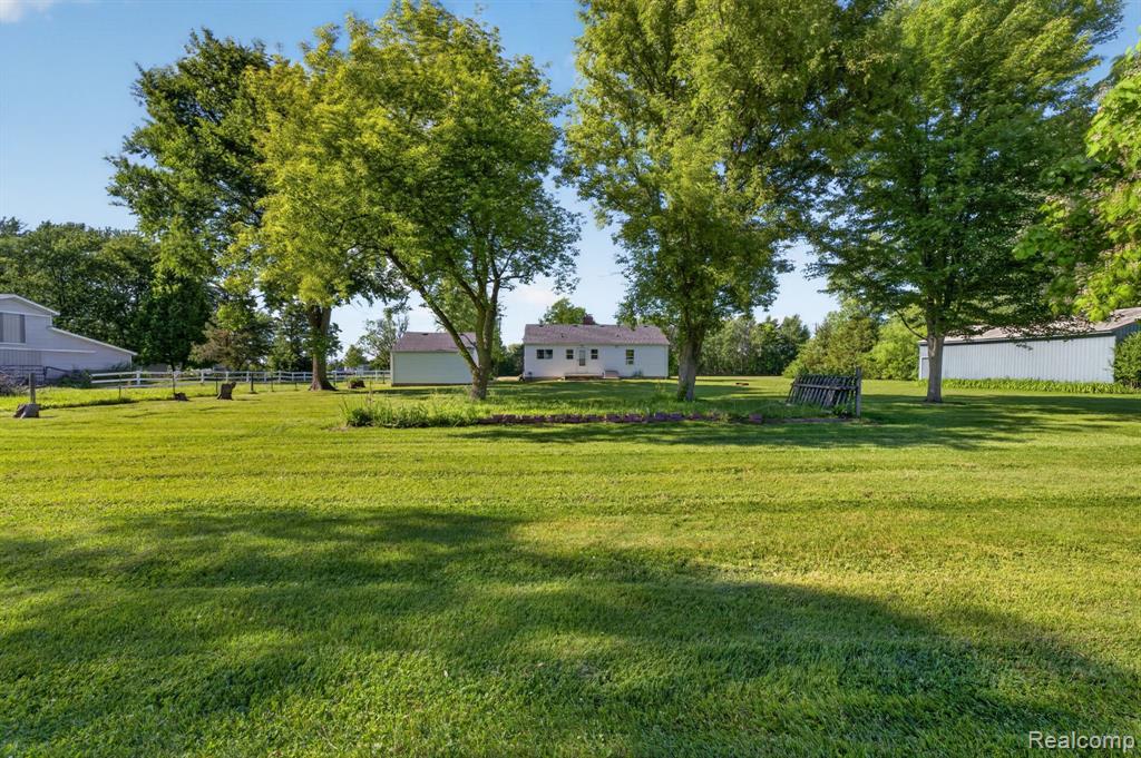 7077 Frances Road, Flushing, MI 48433 — Photo 43