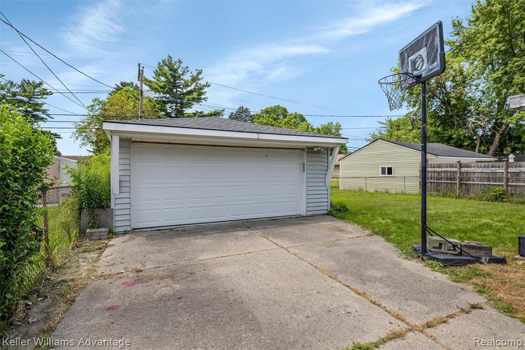 9428 Oak Street, Taylor, MI 48180 — Photo 25